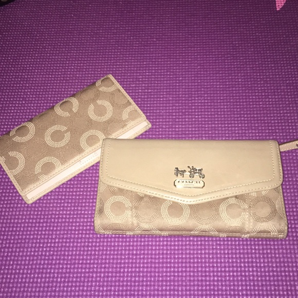 Coach Handbags - Gently used Coach logo wallet/clutch w/ checkbook
